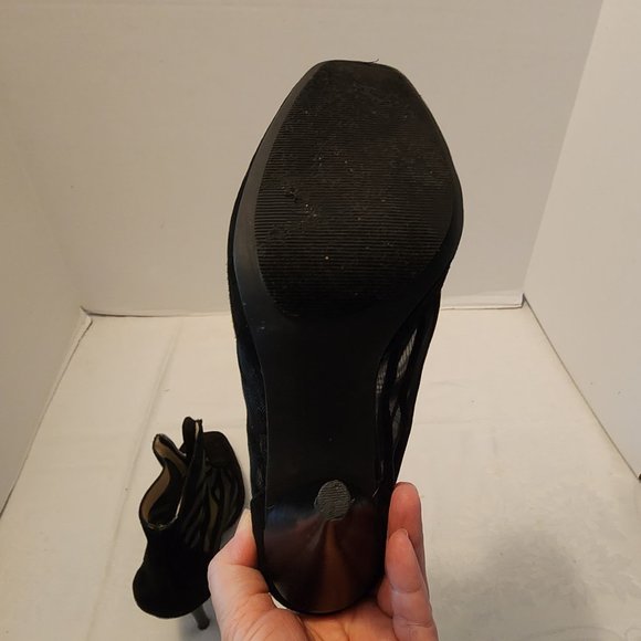 Size 10 M Michal by Miachael Kors Suede and Mesh Zebra Stripes Heel Booties - Picture 9 of 10